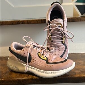 Nike Women's 7.5 lilac/lavender/light purple Running Shoes